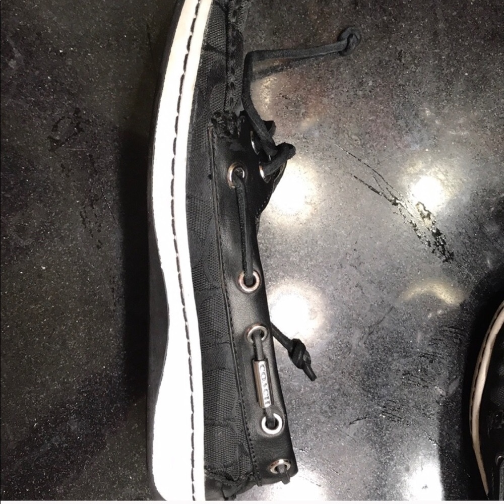 Coach - Picture 2 of 4